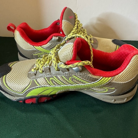 NWOT Women’s PUMA Fells Trail Running Shoes Khaki -Fossil-Sunny Lime Size 7 - Picture 6 of 13
